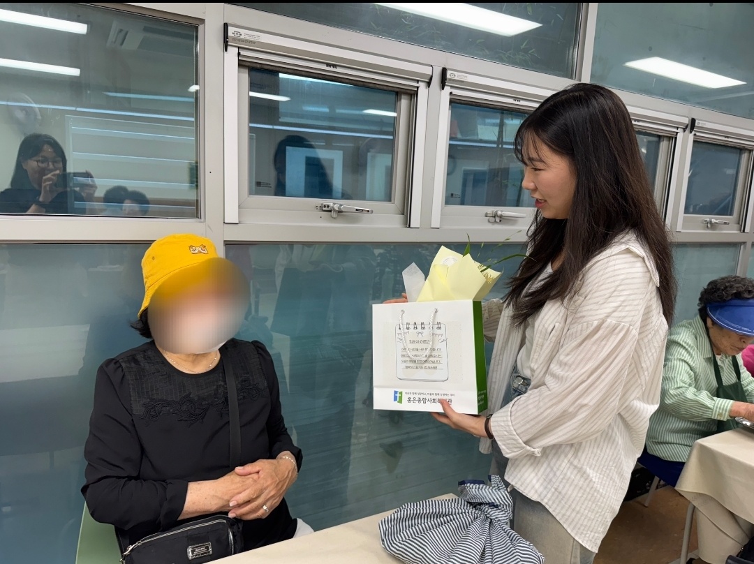 늘봄식당 어르신 생월기념 <나날>