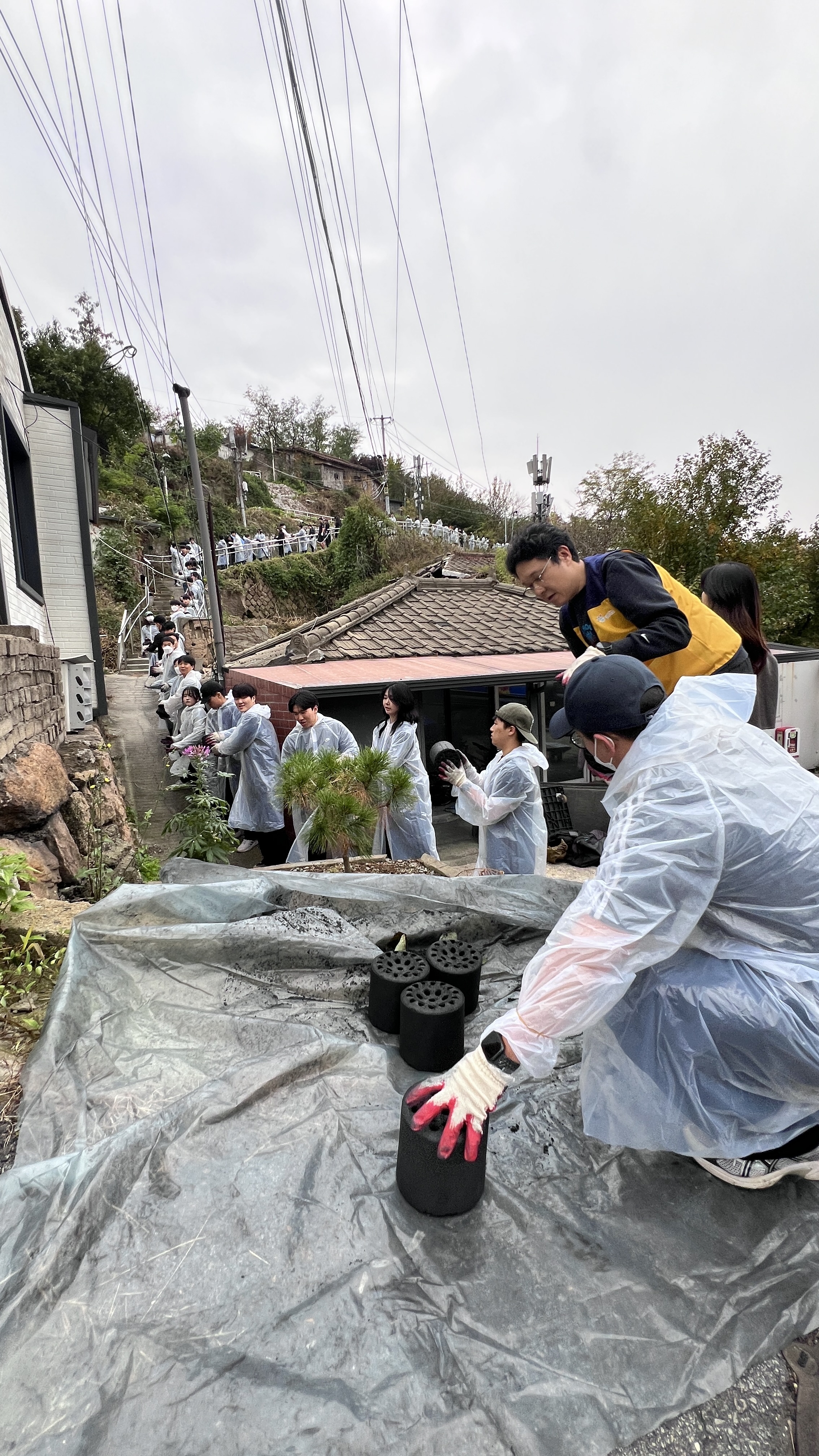 (사) 행복문화인, 서울홍성교회, 홍은종합사회복지관이 함께한 개미마을 사랑의 연탄나눔